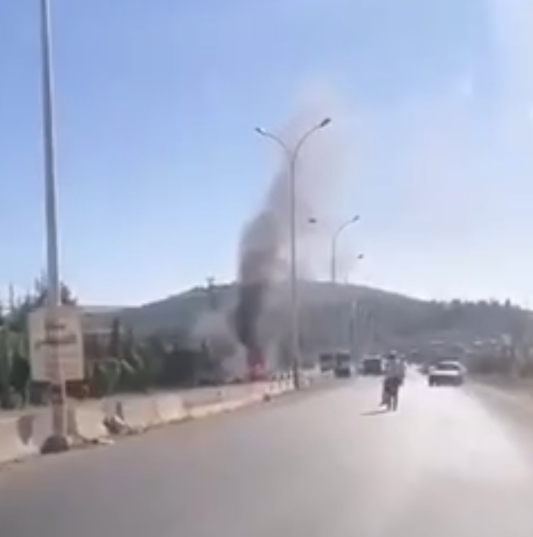 مسيرة إسرئيلية تستهدف سيارة قرب الحدود اللبنانية السورية (صور - فيديو)